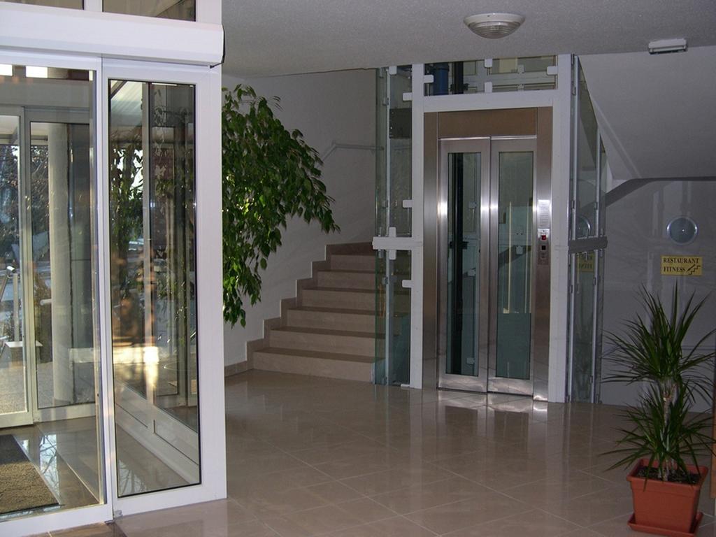 Hôtel Pontis à Biatorbágy Extérieur photo