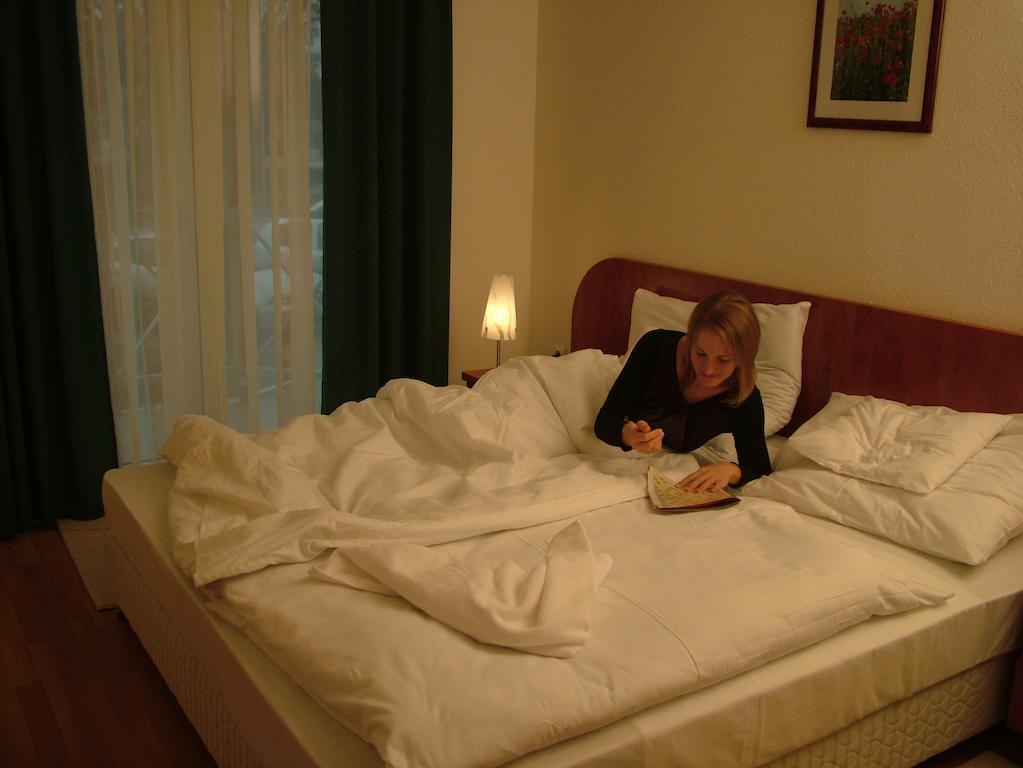 Hôtel Pontis à Biatorbágy Chambre photo